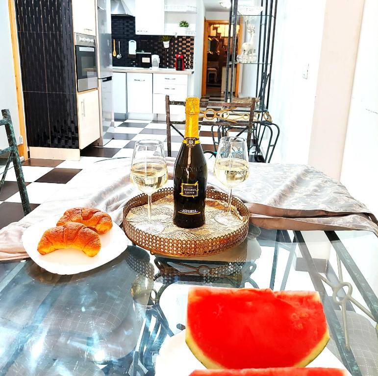 ELEGANT 3 BEDROOMS, Wifi free