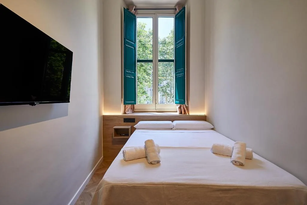 Camera doppia con bagno in comune — Ella Hostel Boqueria