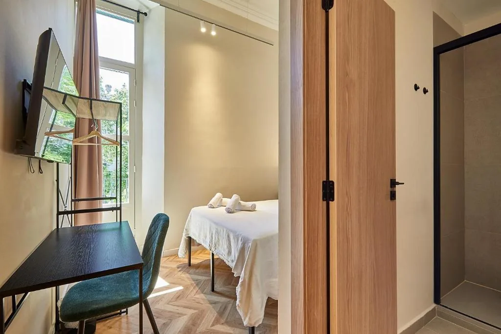 Camera doppia con bagno privato — Ella Hostel Boqueria