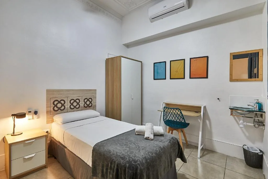 Quarto Individual com casa de banho partilhada — Ella Hostel Gran Vía