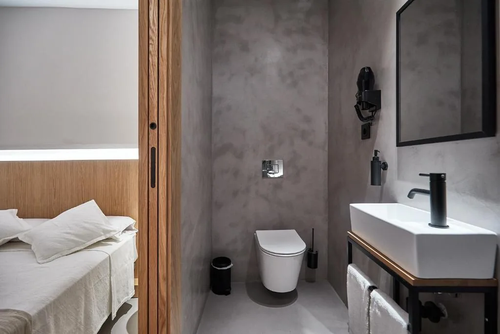 Habitación Doble con baño privado — Ella Hostel Ramblas
