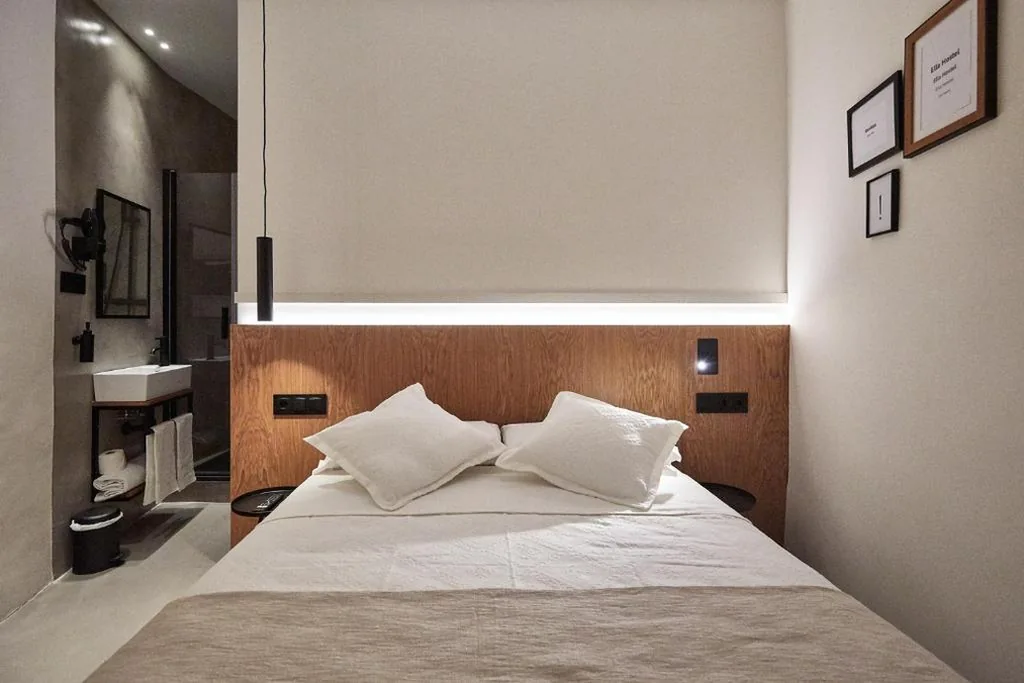 Habitación Doble Estándar con baño compartido — Ella Hostel Ramblas