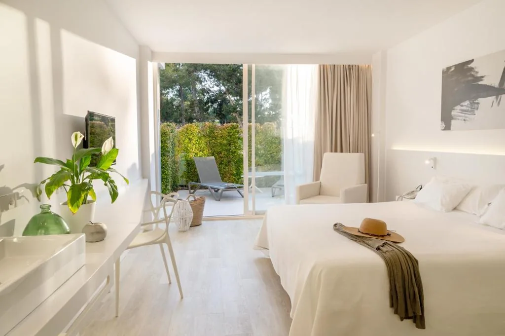 Double Room with Garden Terrace - 1 or 2 Beds — Els Pins Resort & Spa - Emar Hotels