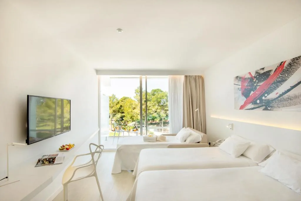Deluxe Double Room with Garden View - 1 or 2 Beds — Els Pins Resort & Spa - Emar Hotels