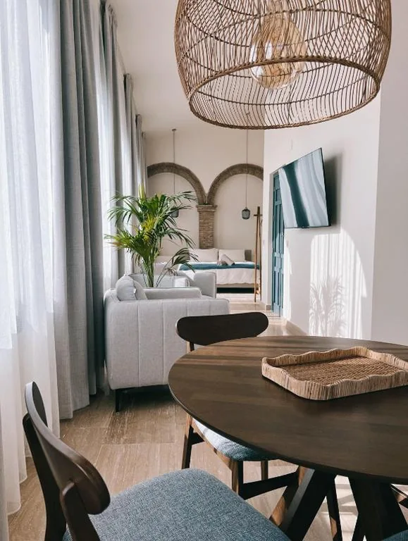 Suite Superior avec très grand lit — Elysium Luxury Stays