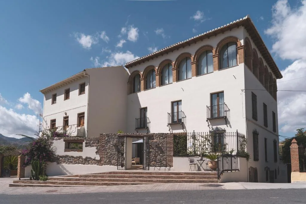 Suite Superior avec très grand lit — Elysium Luxury Stays