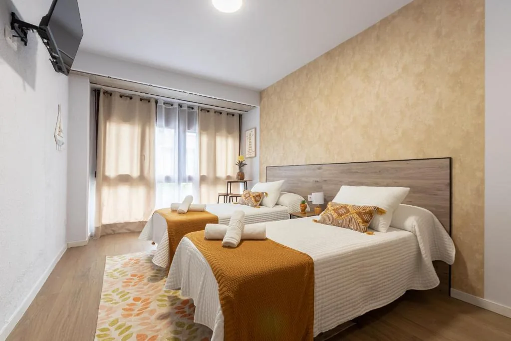 Vierbettzimmer mit eigenem Bad — Emarooms Boutique Laredo