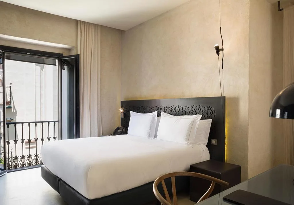 Deluxe tweepersoonskamer - 1 of 2 bedden — EME Catedral Mercer Hotel