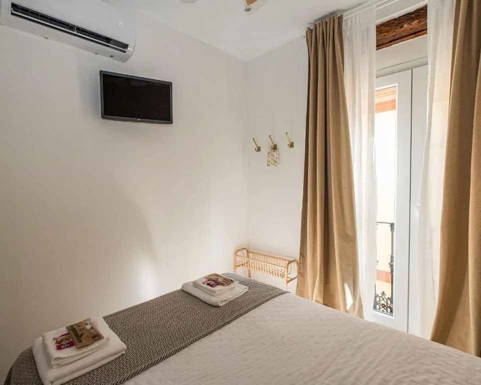 Habitación Doble con balcón — EME SEVILLA TURISTICA