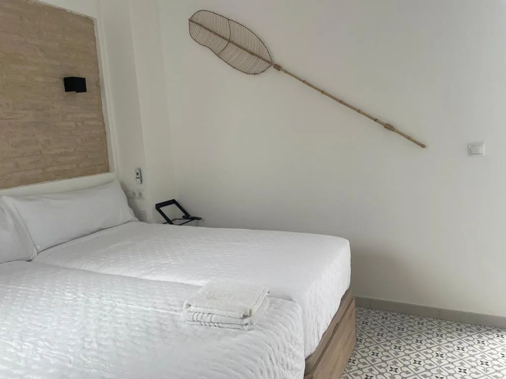 Habitación Doble con balcón — EME SEVILLA TURISTICA