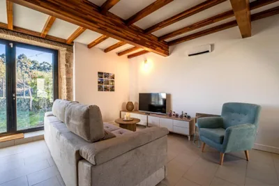 Encantadora Villa de Piedra con Jardín y Chimenea — foto 5