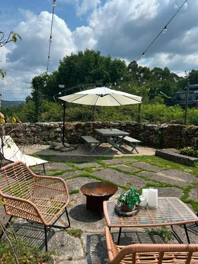 Encantadora Villa de Piedra con Jardín y Chimenea — foto 11