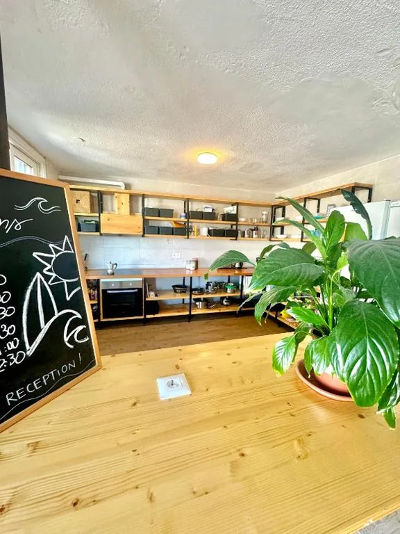 Bed in een gemengde slaapzaal met 4 bedden — Endless Summer Hostel