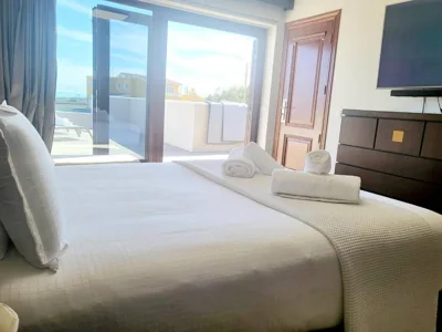 ENJOY House with Large Pool & Jacuzzi — foto 8