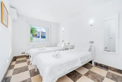 Entire Large Villa next to Award-winning beach — photo 8