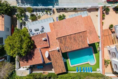 Entire Large Villa next to Award-winning beach — photo 9