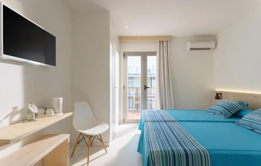 Camera doppia con balcone e vista sul mare - 1 o 2 letti — Eolo Affiliated by FERGUS