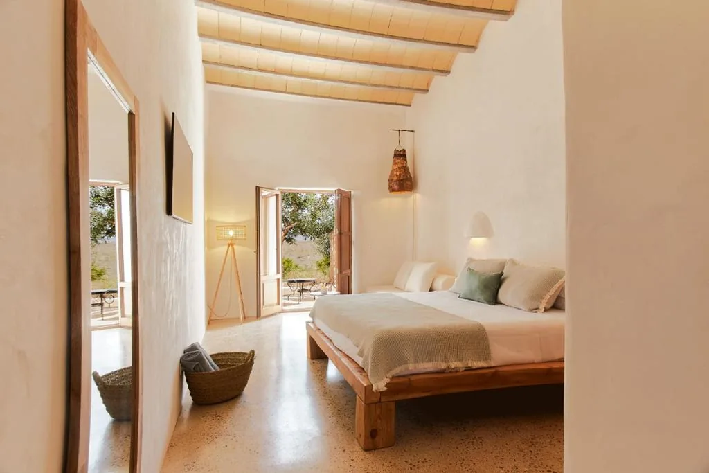 Habitación Superior con cama extragrande — EQUILICUÁ