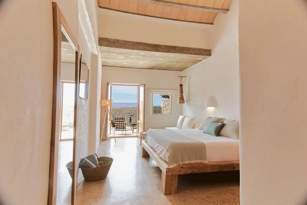 Habitación Superior con cama extragrande — EQUILICUÁ