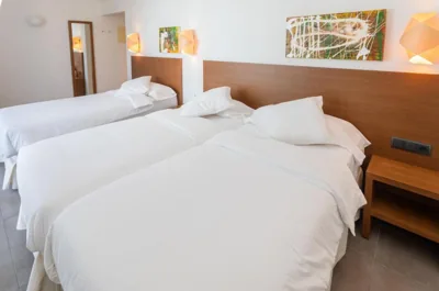 Es Mitjorn Hotel — Foto 10
