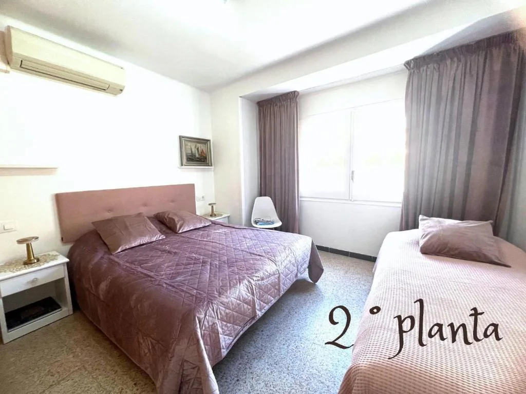 Comfort-Dreibettzimmer — Escondite central con terraza compartida en la azotea