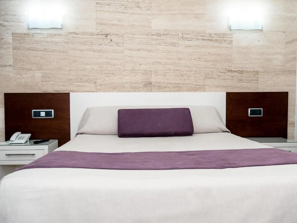 Escuderos Hotel Cruz