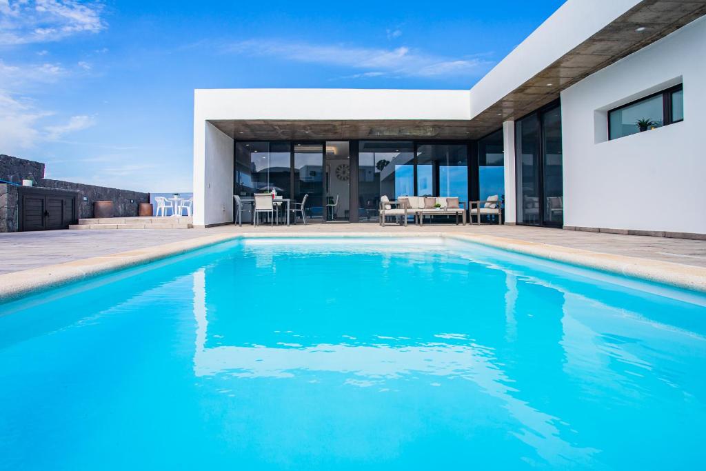 Eslanzarote Eco Villa Tony, heated pool, jacuzzi, Sat tv, Super wifi