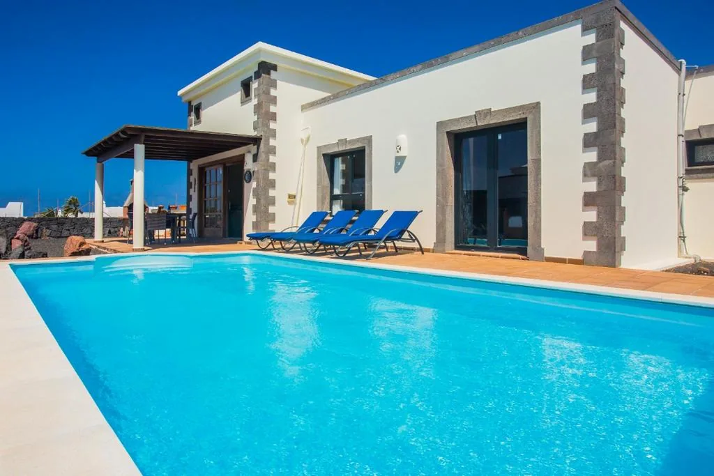 Villa — Eslanzarote Villa Eleonor, Super Wifi, Heated Pool, Sat tv