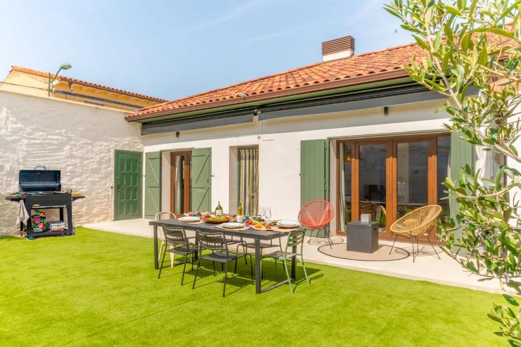 Haus mit 3 Schlafzimmern — Espaciosa casa rural con amplio jardin y barbacoa