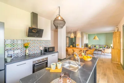 Espaciosa casa rural con amplio jardin y barbacoa — Foto 4