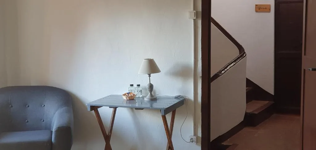 Camera doppia con bagno in comune — espai Abadia Port Aventura Halloween