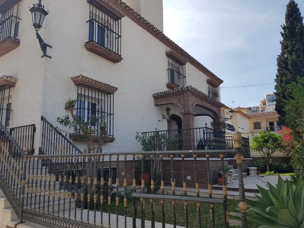 Moradia — espectacular villa puerto marina playa