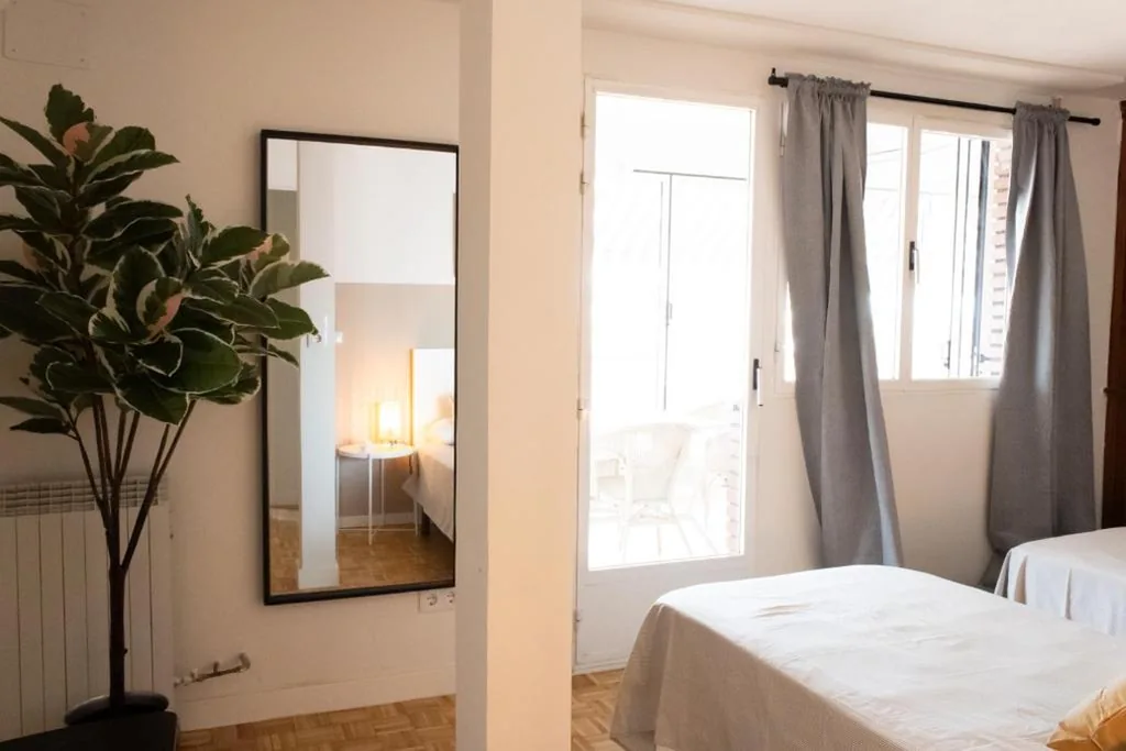 Camera doppia con bagno in comune — Espejo