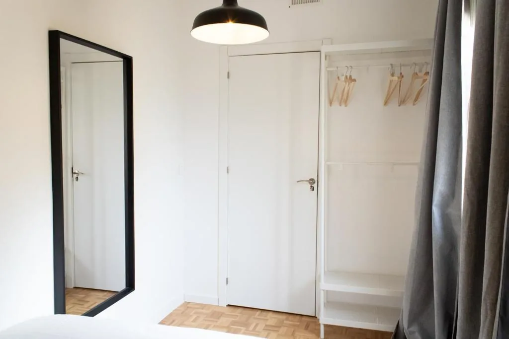 Camera tripla con bagno in comune — Espejo