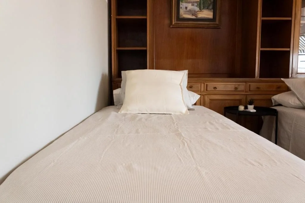 Camera tripla con bagno in comune — Espejo