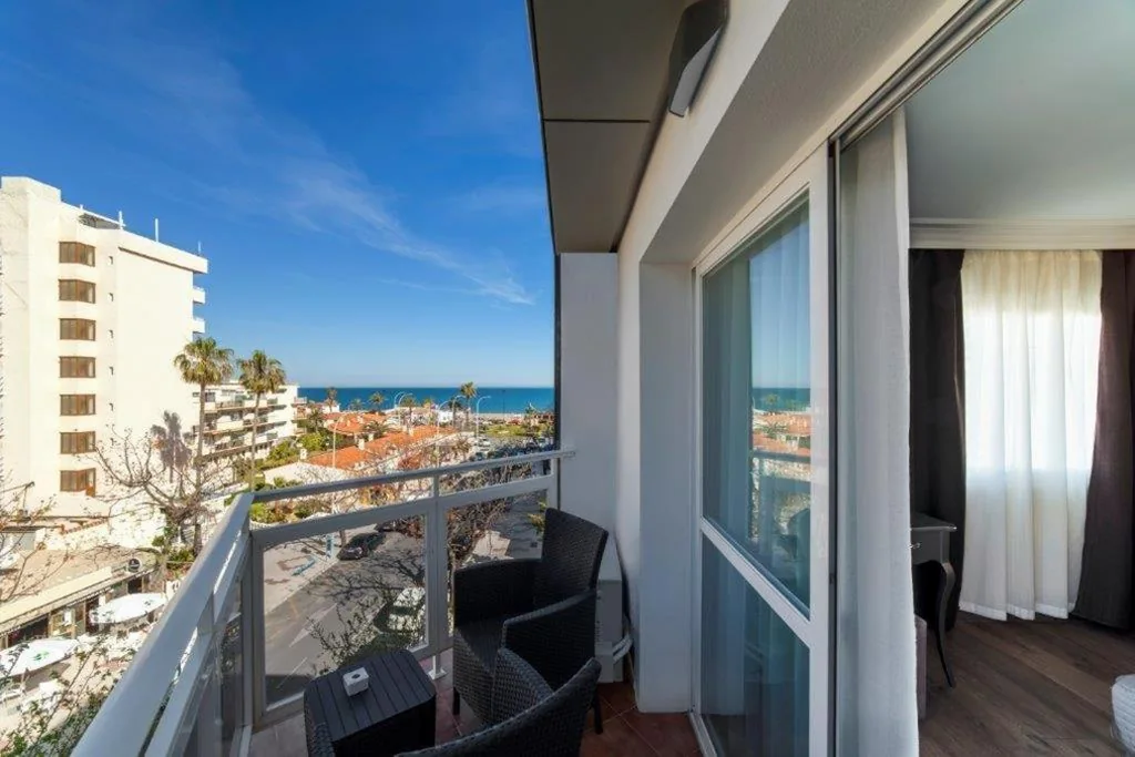 Camera matrimoniale con vista sul mare - 1 o 2 letti — Essence Hotel Boutique