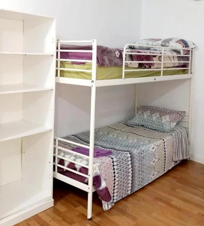 Quarto quádruplo — Estancia Aaron Vallecas