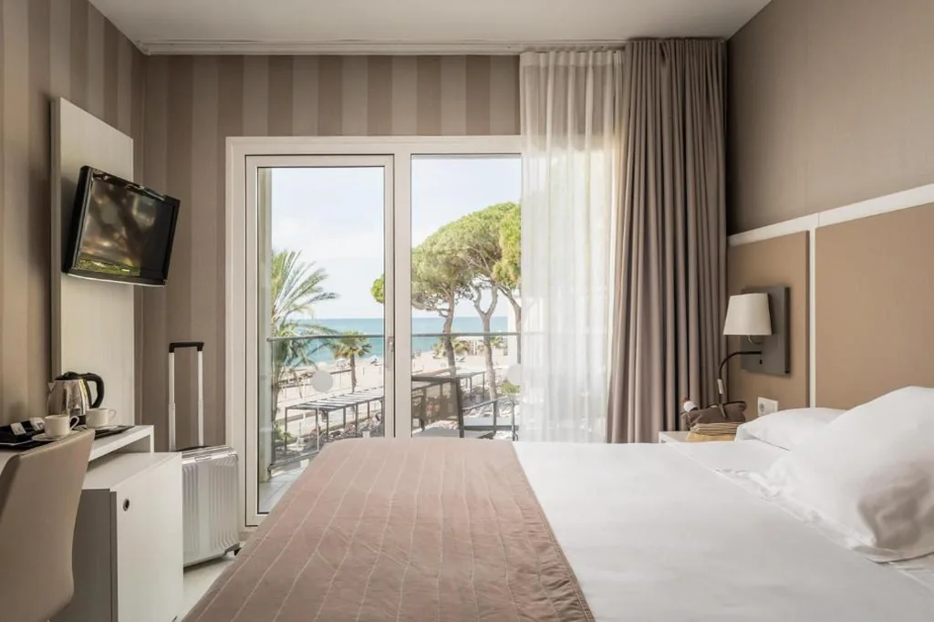 Doppelzimmer mit Pool- und Meerblick (2 Erwachsene + 1 Kind) – 1 oder 2 Betten — Estival Centurión Playa