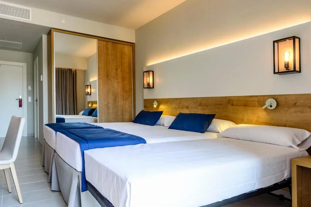 Camera doppia con vista sul mare (2 adulti + 1 bambino) - 1 o 2 letti — Estival ElDorado Resort