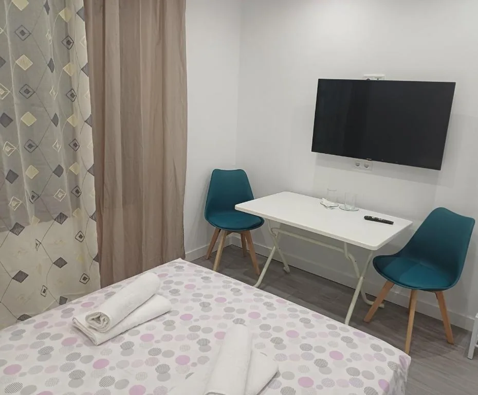 Doppelzimmer mit eigenem Bad — Estudios Nuevos Madrid Centro