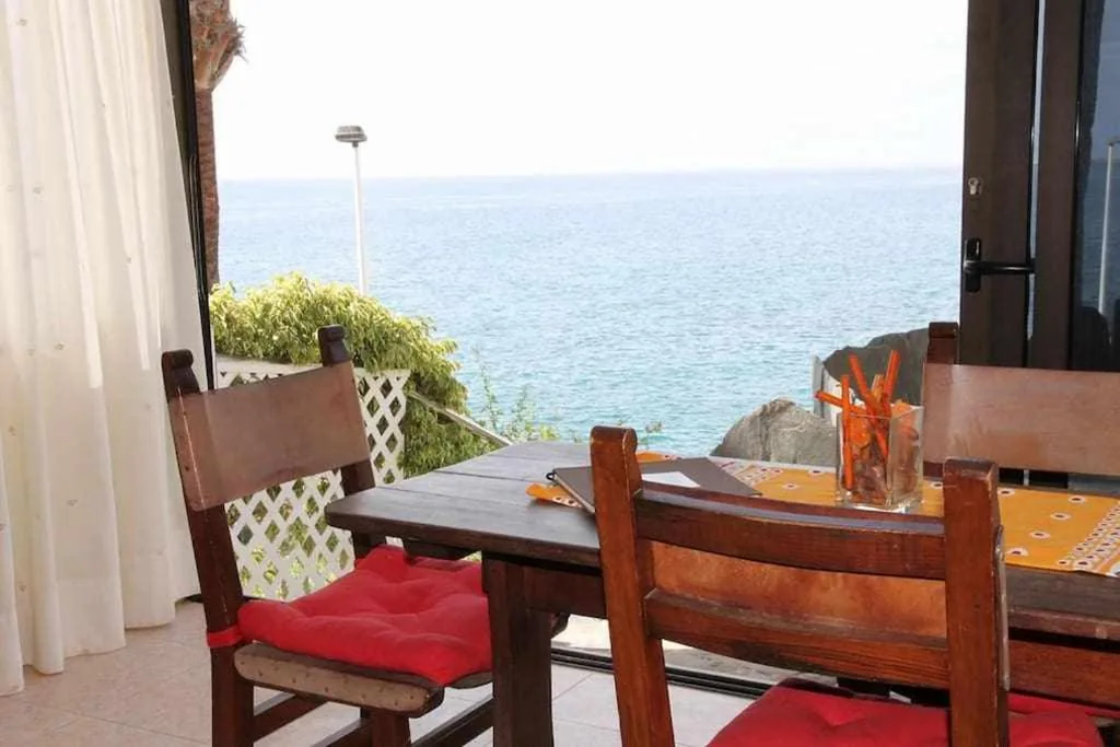 Casa con 1 camera da letto — Estupendo bungalow cerca del mar