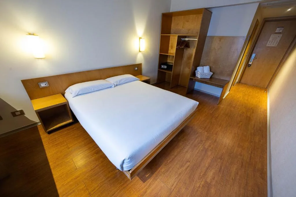 Habitación Estándar - 1 cama grande — ETH Irún