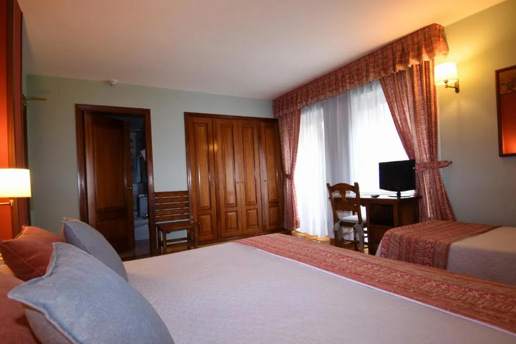Habitación Triple (2 adultos + 1 niño) — ETH Pomer