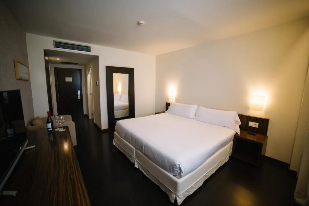 Habitación con cama grande — ETH Rioja