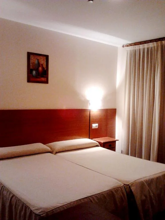 Doppelzimmer mit Zustellbett – 2 Betten — Eurico