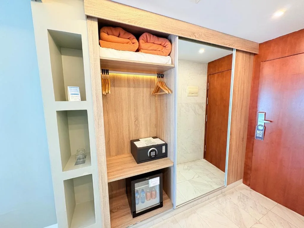 Habitación Doble con cama supletoria - 2 camas — Eurohotel Barcelona Granvia Fira