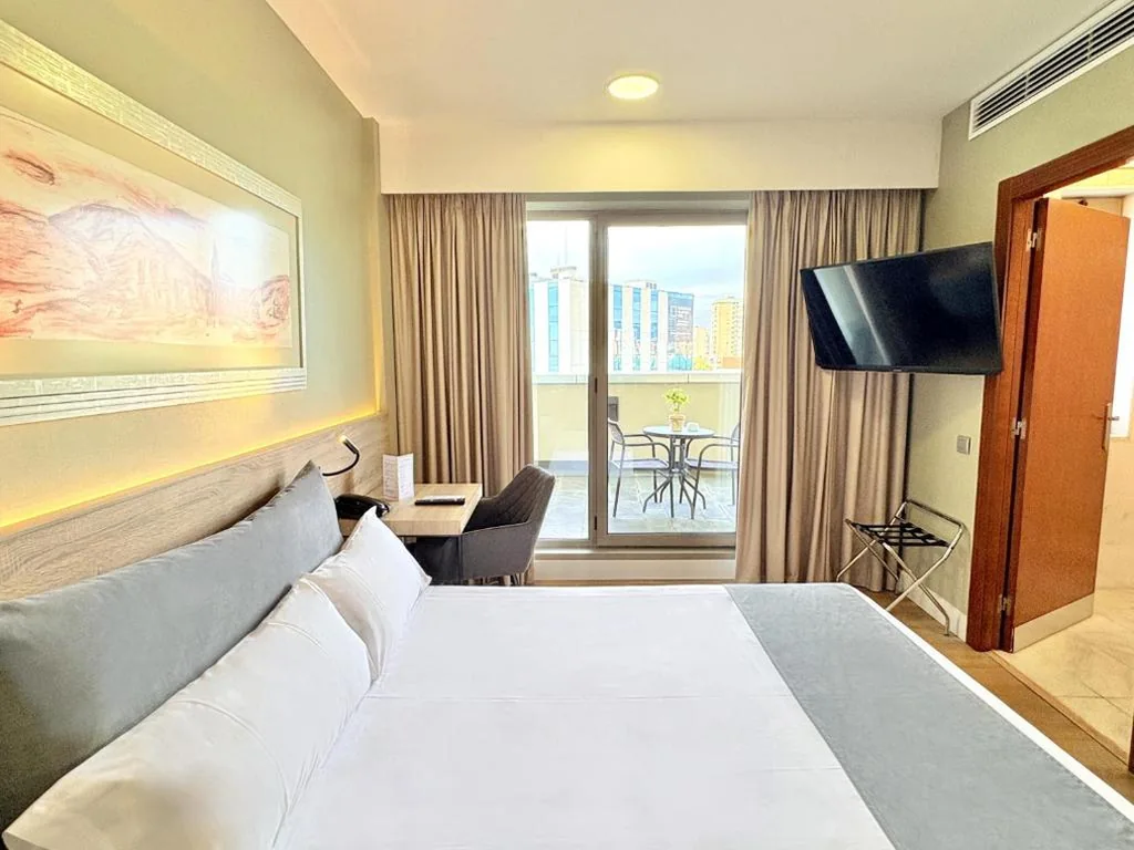 Habitación Doble con terraza — Eurohotel Barcelona Granvia Fira