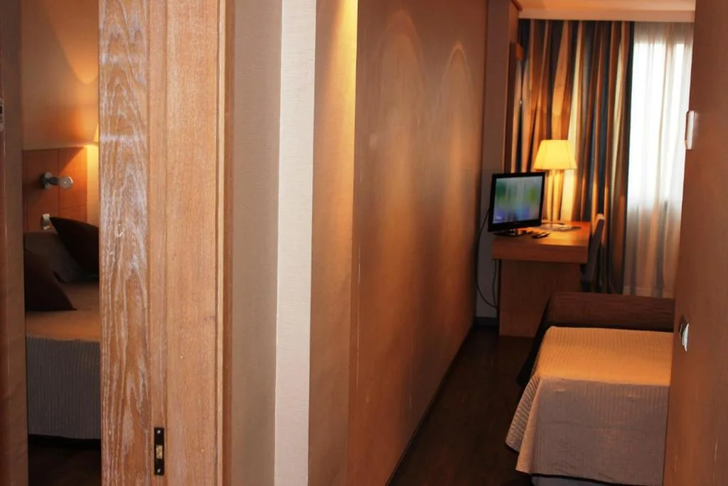 2 miteinander verbundene Doppelzimmer — Eurohotel Castellón