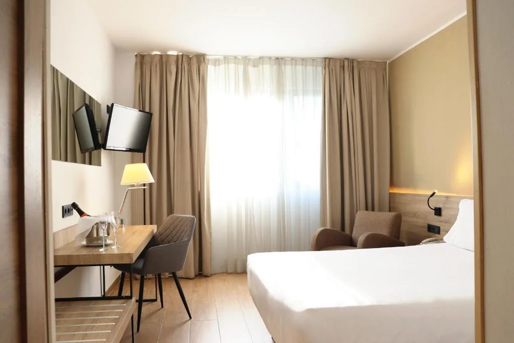 Habitación Doble Estándar - 1 o 2 camas — Eurohotel Diagonal Port