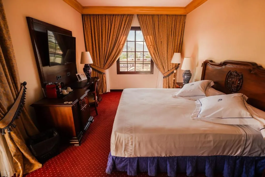 Doppelzimmer (3 Erwachsene) — Europe Villa Cortes GL